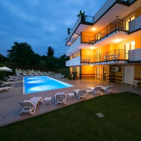 Ferretti Residence Garda Palace Peschiera del Garda Bagian luar foto