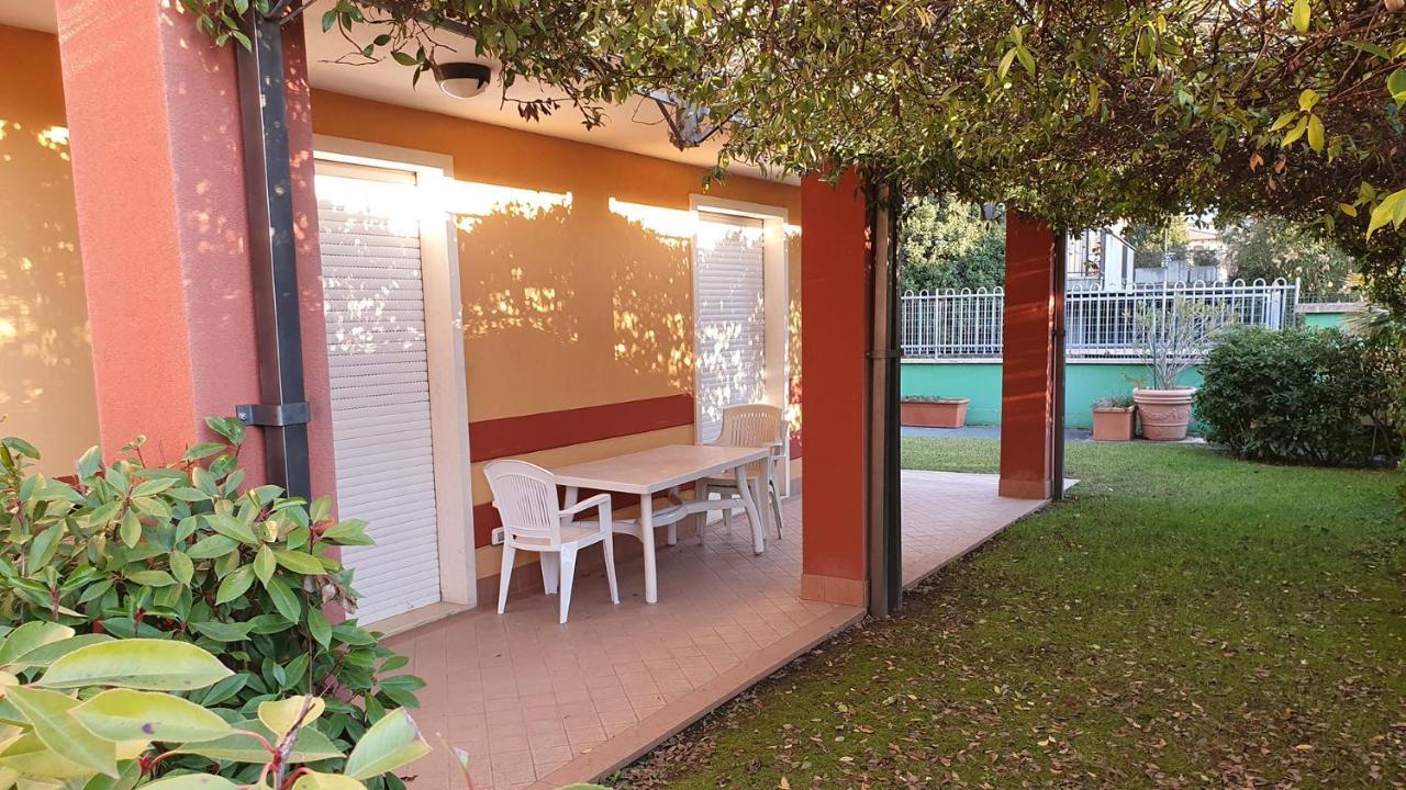 Ferretti Residence Garda Palace Peschiera del Garda Bagian luar foto