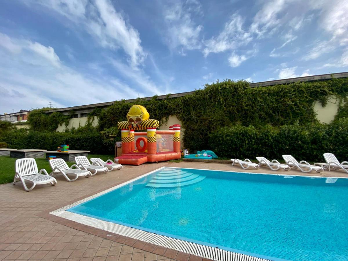 Ferretti Residence Garda Palace Peschiera del Garda Bagian luar foto