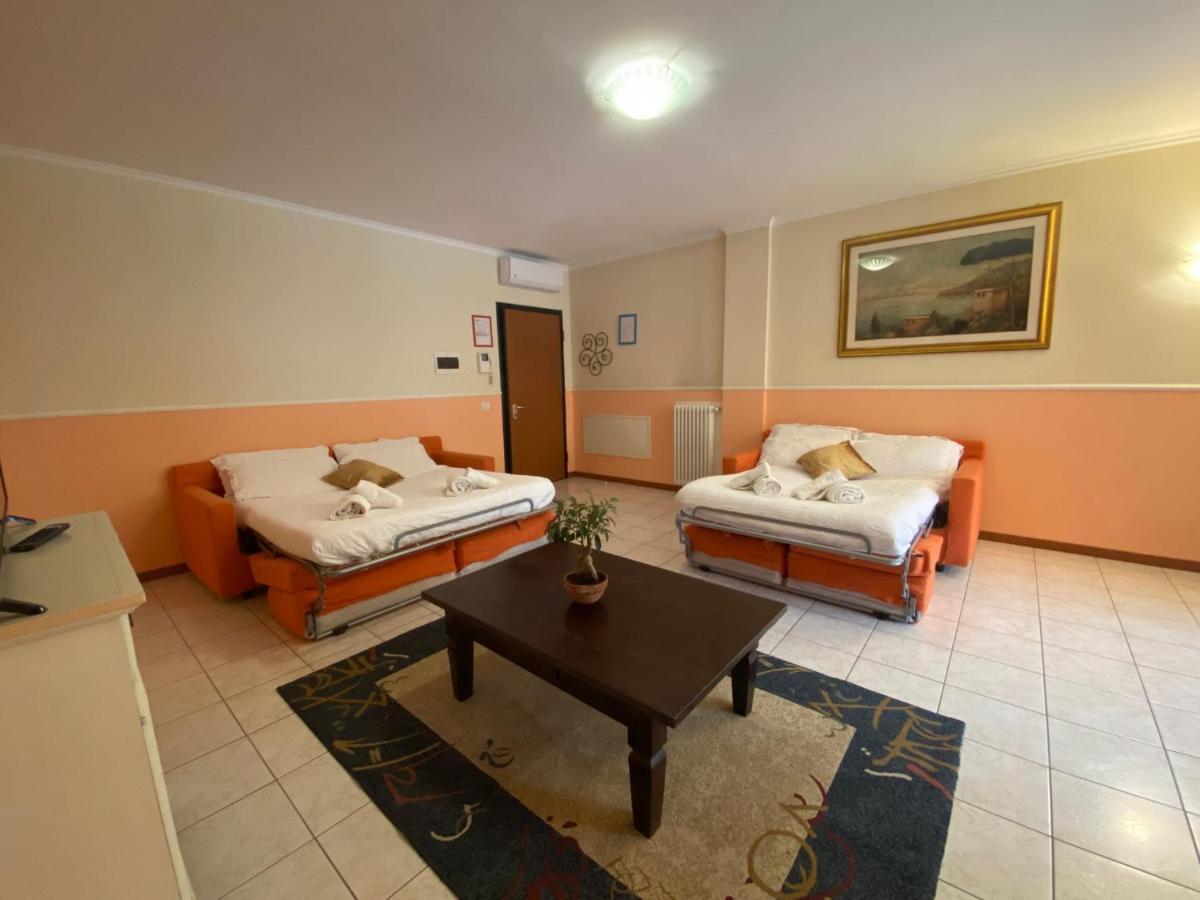 Ferretti Residence Garda Palace Peschiera del Garda Bagian luar foto