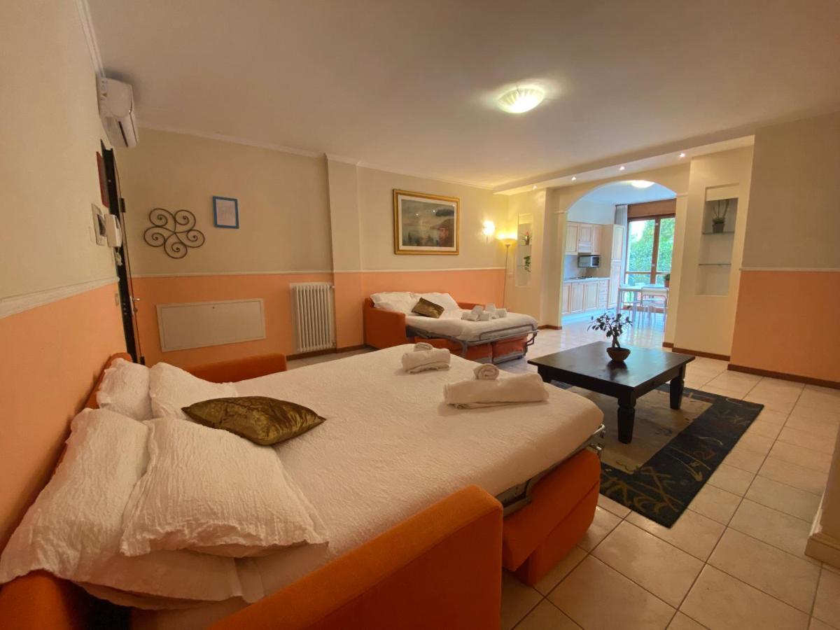 Ferretti Residence Garda Palace Peschiera del Garda Bagian luar foto