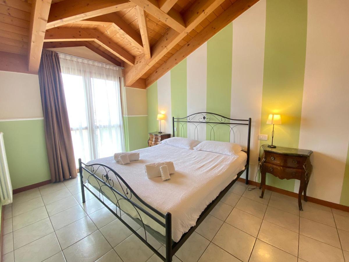 Ferretti Residence Garda Palace Peschiera del Garda Bagian luar foto