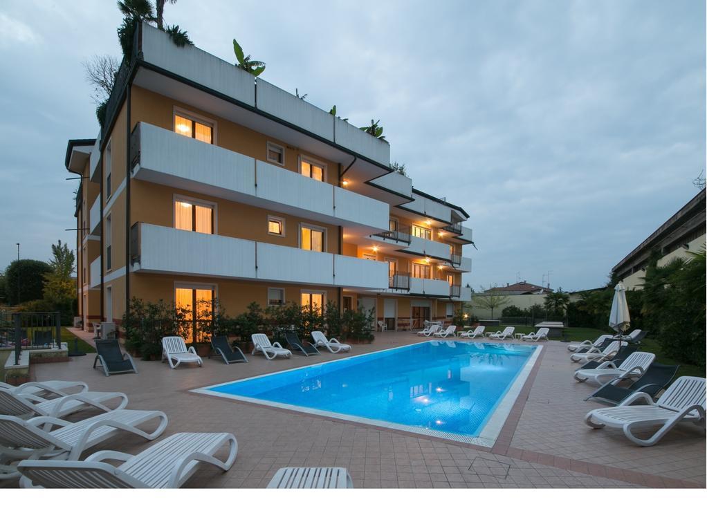 Ferretti Residence Garda Palace Peschiera del Garda Bagian luar foto